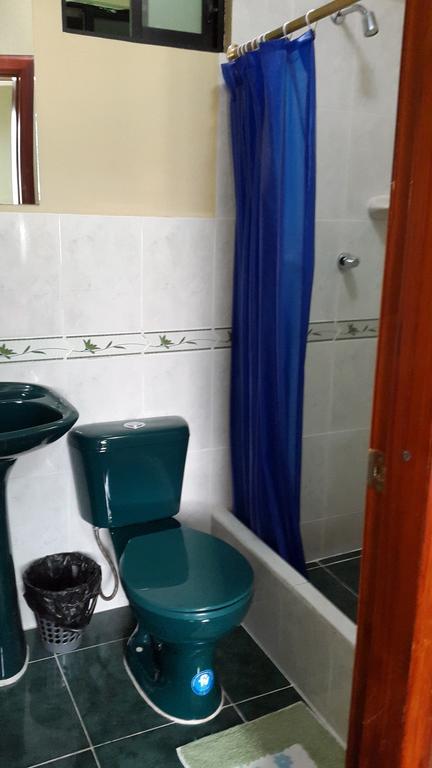 Hostal Los Lirios Loja Exterior foto